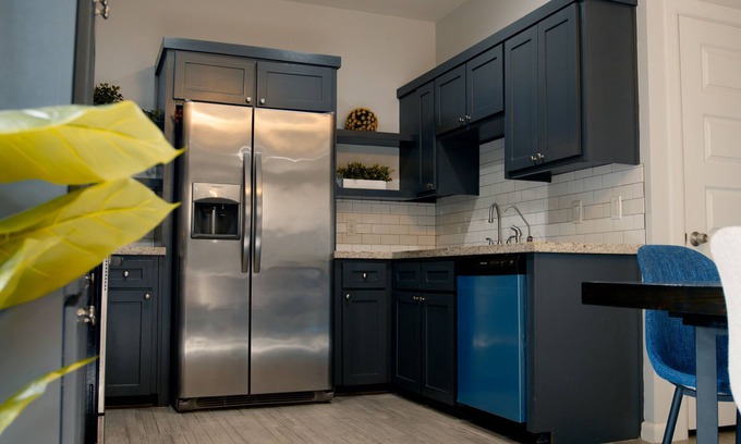 Edinburg Apartment | Contemporary Apartment! -near 10th-