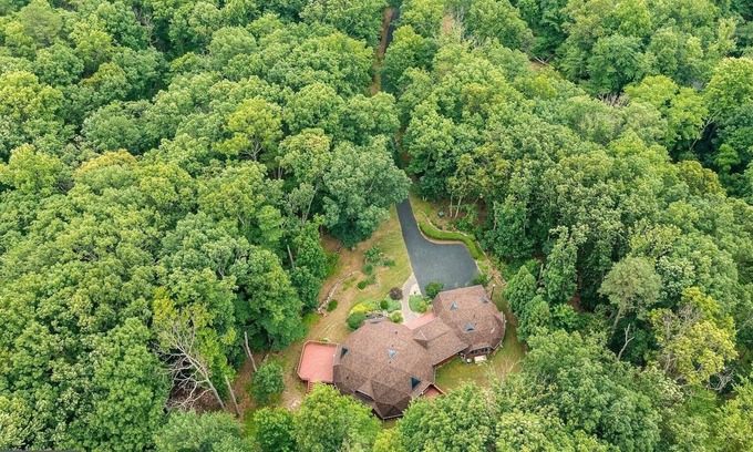 Haymarket House | Contemporary Architectural Gem: Modern Retreat 5 Bedroom Home