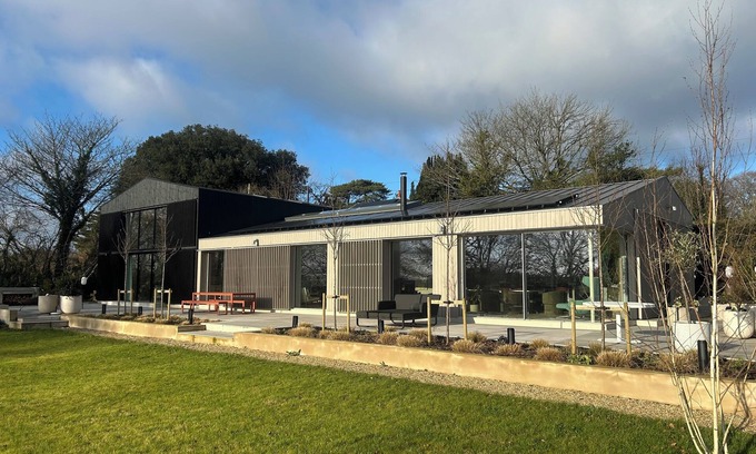 Mayfield House | Contemporary barn with views over High Weald area of outstanding natural beauty