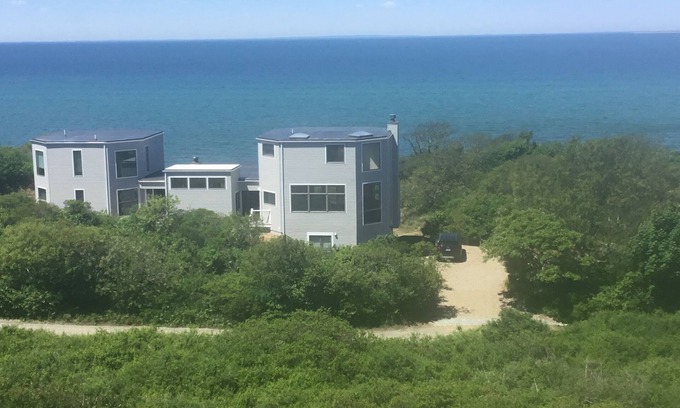 North Truro House | Contemporary beach house on dune directly on Cape Cod Bay
