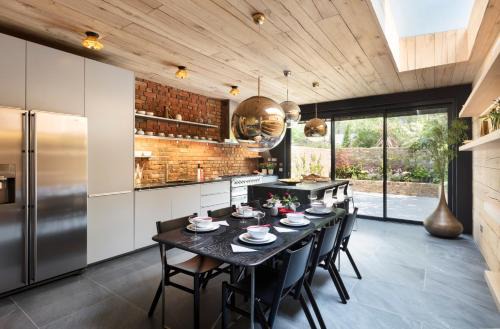 Queen's Park House | Contemporary Boutique Residence