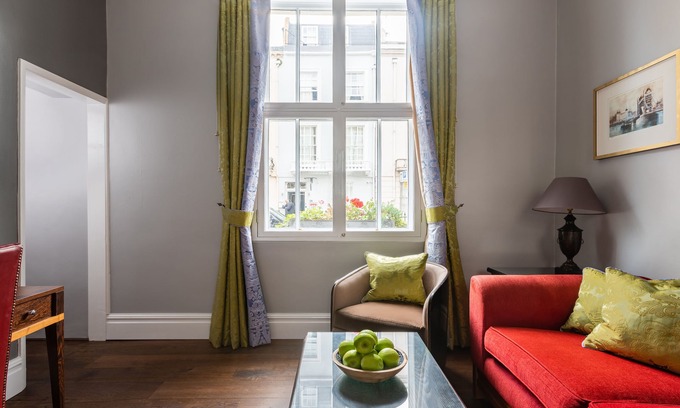 Warwick Apartment | Contemporary Bright Ground Floor Pimlico, Westminster near Victoria Station