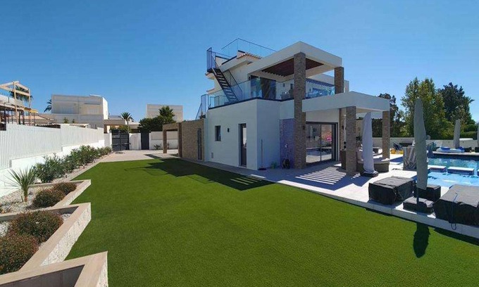Mato Serrao Villa | Contemporary Carvoeiro Villa | 4 Bedrooms | Villa Bonita | Balcony Sea Views |.