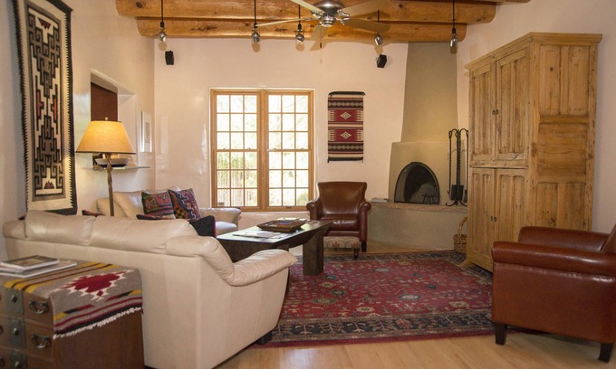 Historic Eastside House | Contemporary Casa w/courtyard, 10 min. stroll to Canyon Road & historic Santa Fe