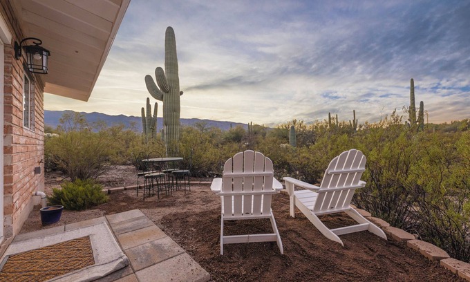 Tanque Verde Cottage | Contemporary Casita in Northeast Tucson next to Saguaro National Park East.