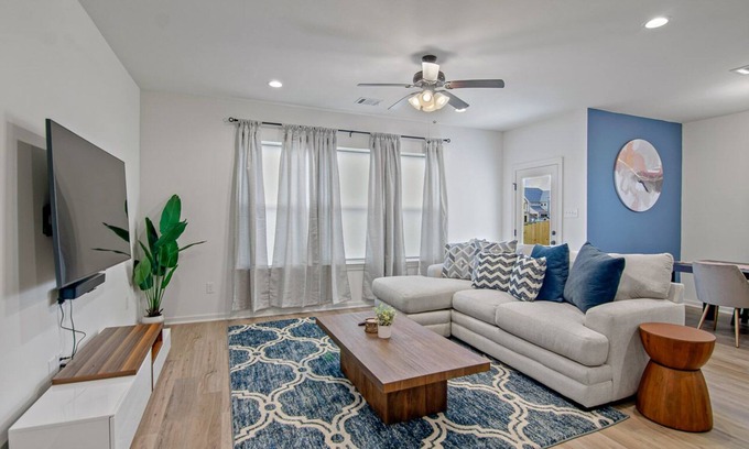 Highlands - Perkins Condo | Contemporary, centrally located townhome near LSU!