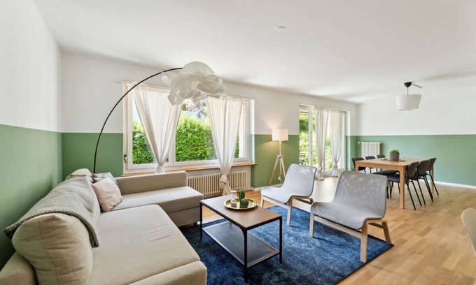 Horgen District Apartment | Contemporary Chic: Cozy Ruschlikon APT