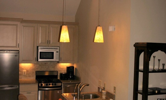 Rockville Cottage | Contemporary colonial cottage, close to dwntown Rockville and metro, accessible.