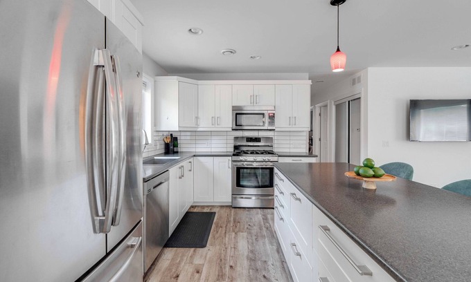 Byron Apartment | Contemporary & Comfy 2-Bedroom Unit; Byron Village