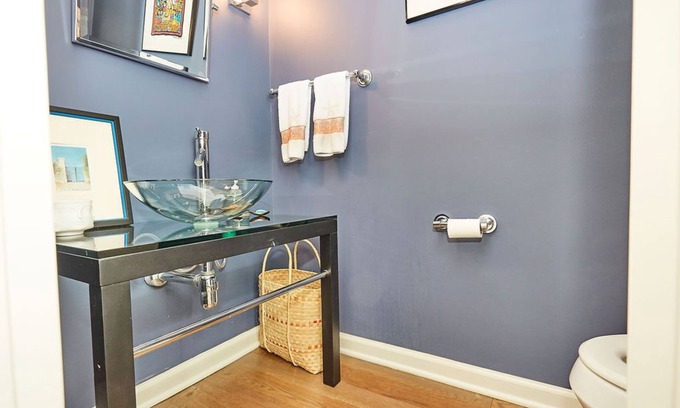 Norwalk Condo | Contemporary Condo close to town, metro north and beach