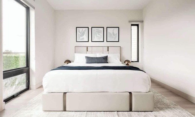 Jefferson Park Condo | Contemporary Condo | Grill + Balcony | Tesoro