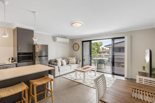 Newtown Apartment | Contemporary & Convenient - City Fringe Townhouse!