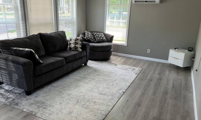 Conneaut Lakeshore Cottage | Contemporary Cottage Located Near Conneaut Lake