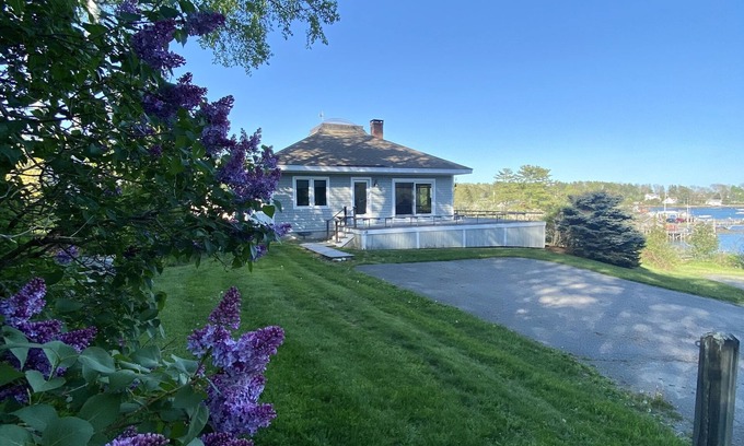 Round Pond Cottage | Contemporary Cottage With Spectacular Ocean Views And Access