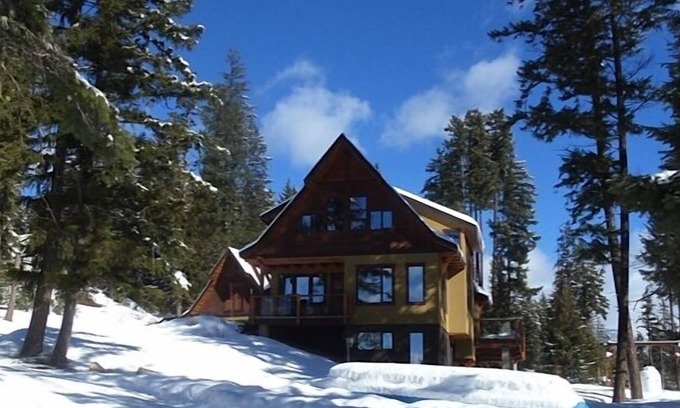 Taghum House | Contemporary Country Home. Incredible Mountain Views. Peaceful Location.