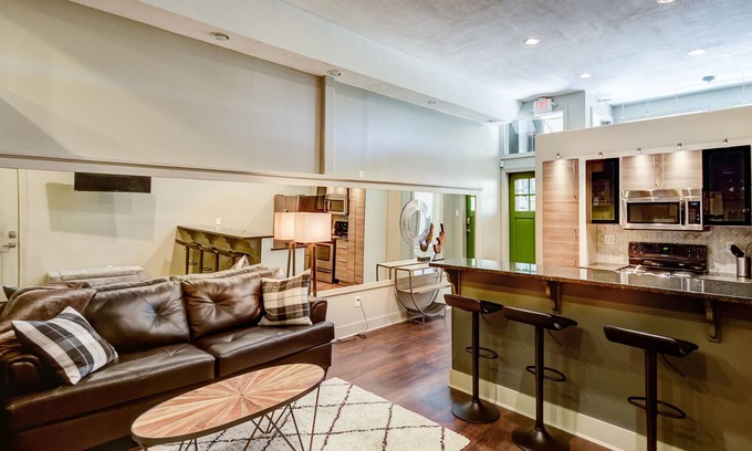 Vicksburg Apartment | Contemporary Downtown Apartment on Washington Street
