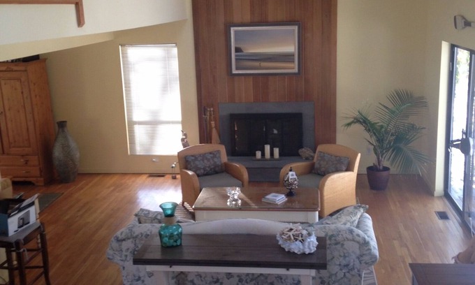 Clearwater Beach House | Contemporary East Hampton Beach House - Reasonable