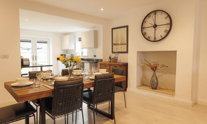Harrogate House | Contemporary & elegant, 3-bedroom house a short walk from Harrogate's center.