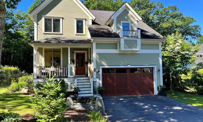Falmouth Foreside House | Contemporary Family Friendly Home Near Beach Meets Every Need
