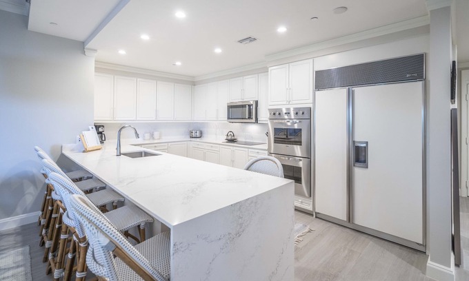 Seven Mile Beach Condo | Contemporary ground-floor beachside Residence located at The Ritz-Carlton