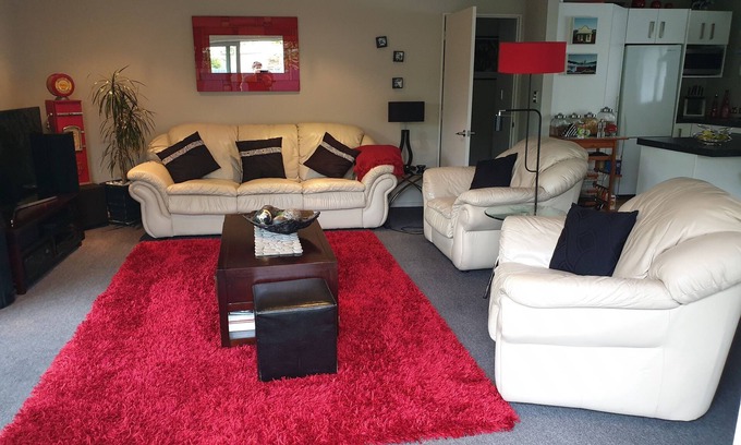 Spreydon House | Contemporary, Great location, Quiet. Sunny.