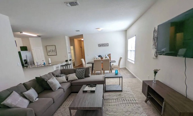 Austin House | Contemporary haven 4bd 2bd Pro Photos coming soon!