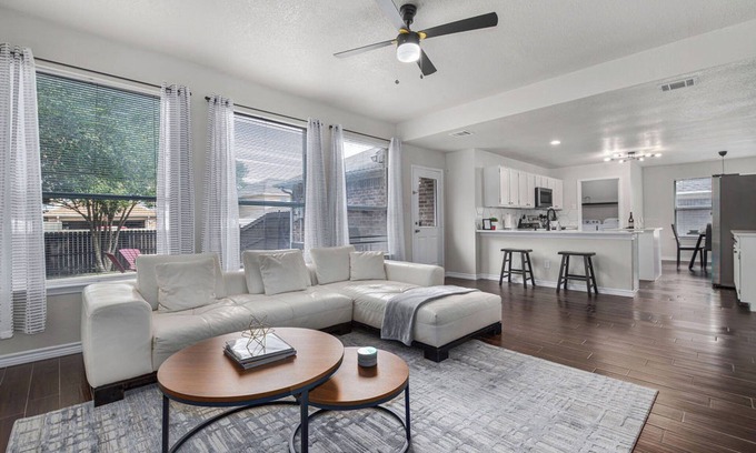 McKinney House | Contemporary home in the heart of McKinney