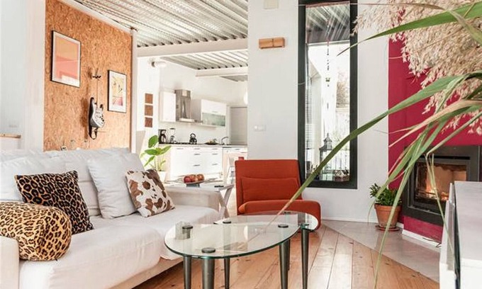 Pedralba Apartment | CONTEMPORARY HOUSE IN THE MOUNTAINS