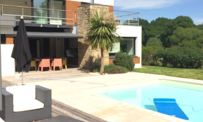 Locmine House | Contemporary house with swimming pool, jacuzzi and gym.