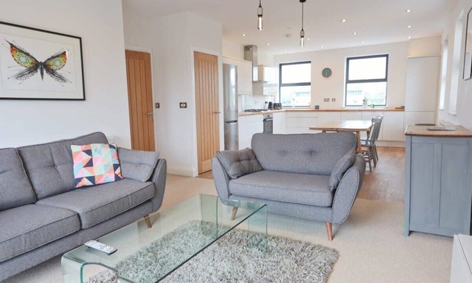 Southville Apartment | Contemporary Large 2 Bedroom Apartment with Parking
