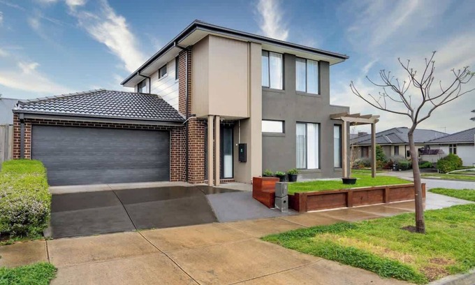 Clyde House | Contemporary Living at this Clyde Family Estate
