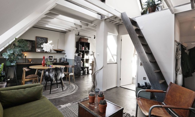 Buntingford Apartment | Contemporary loft style apartment. Private escape. Private parking.