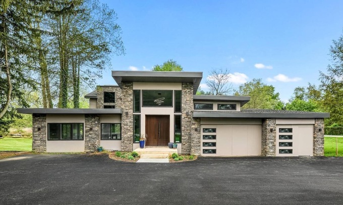 Stevenson Villa | Contemporary Luxury Villa in Convenient Baltimore County