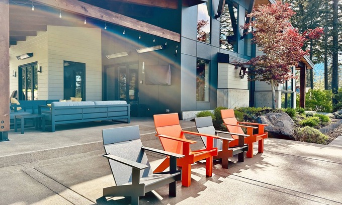 Cle Elum House | Contemporary Mountain Digest with views, privacy, and fun for the whole family