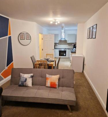 Wolverhampton Apartment | Contemporary near city apartment, free parking and wifi, perfect for contractors