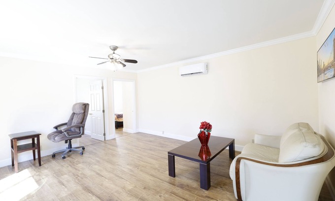 Northridge House | Contemporary remodeled and fully furnished