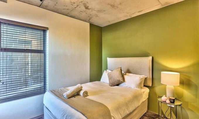 Schotsche Kloof Apartment | Contemporary Retreat in a Secure Development