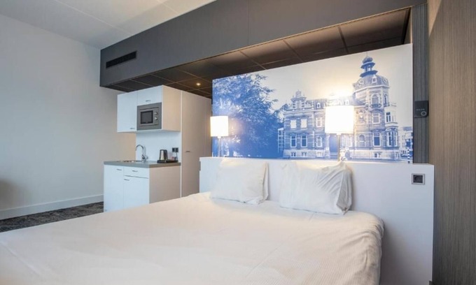 Oss Hotel | Contemporary Room Close to Autotron and Museum Jan Cunen - City Vibes