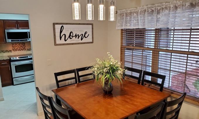 Southside House | Contemporary single house located in a quiet, safe, & beautiful neighborhood.