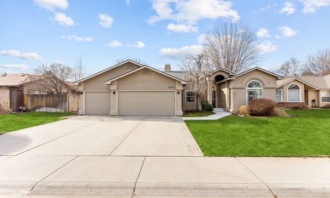 Boise House | Contemporary Single-Level Living W/Fenced Yard