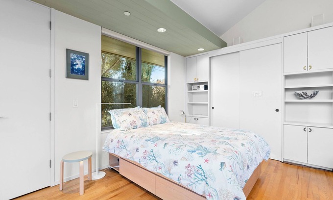 Upper Seabright Apartment | Contemporary Studio in Seabright, near Santa Cruz beaches and downtown