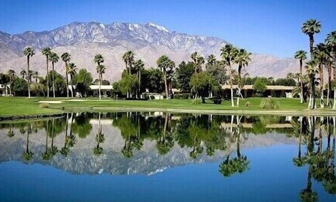Indio House | Contemporary Style Home for Golf Lovers & Sun Seekers
