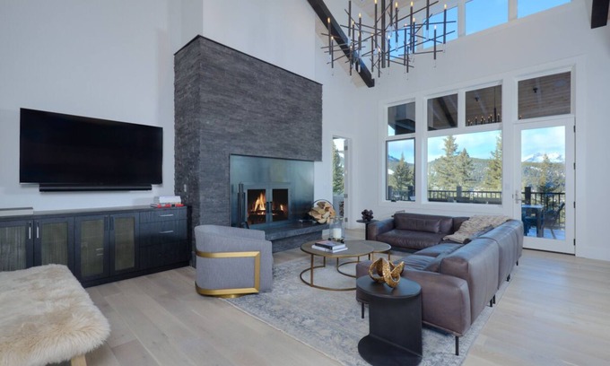 Spanish Peaks House | Contemporary townhome in Spanish Peaks with Hot Tub, Pool Table & Game Room