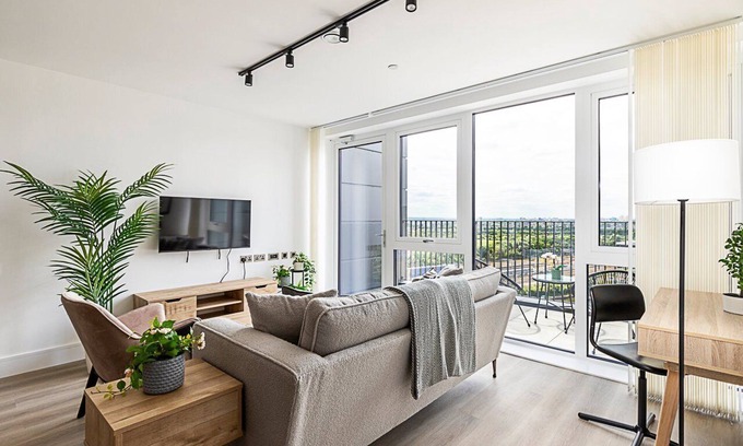 College Park and Old Oak Apartment | Contemporary Two Bedroom Apartment