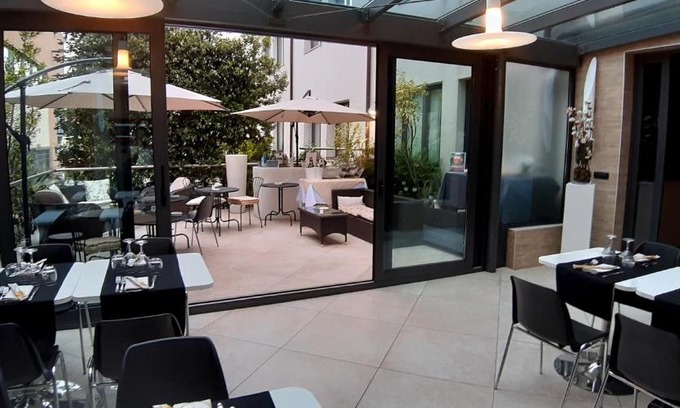 Riale Hotel | Continental Urban Art Hotel