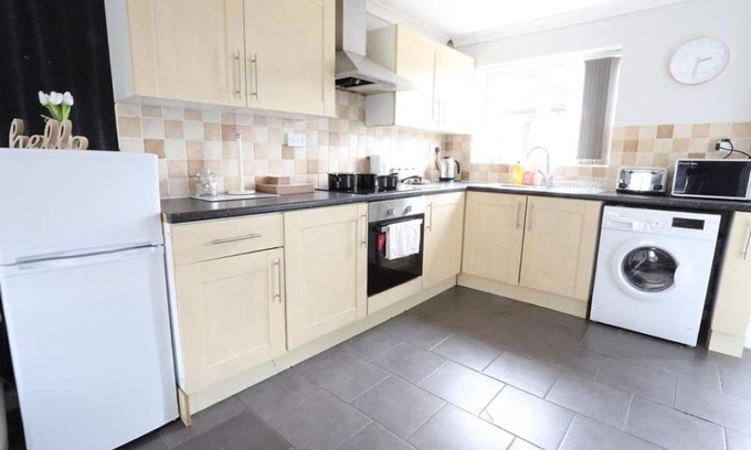 Little Hay House | Contractor Accommodation Near NEC