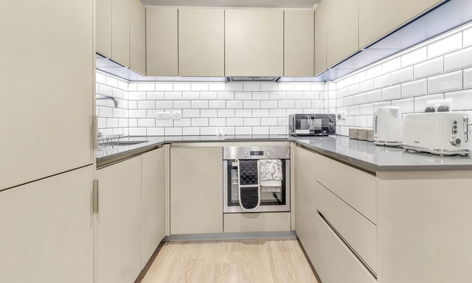 Bedford House | ContractorGem,2bed,free parking