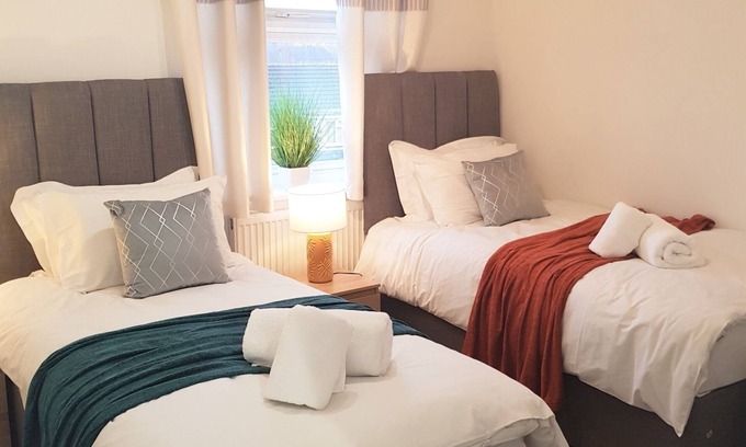 Shephall Apartment | CONTRACTORS *2 BED APARTMENT FREE PARKING FREEWI-FI