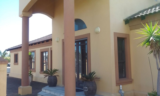 Bloubergstrand House | Contractors accommodation