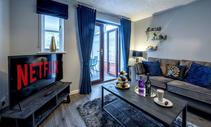 Cradley House | Contractors | Family home 𝙁𝙍𝙀𝙀 Netflix,𝙁𝙖𝙨𝙩 WiFi, near Dudley/Birmingham